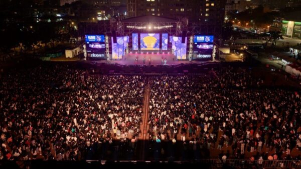 台南好Young耶誕演唱會登場！吸15萬人潮…市長親跳撒嬌舞掀尖叫　鄭恩地壓軸開唱嗨翻全場